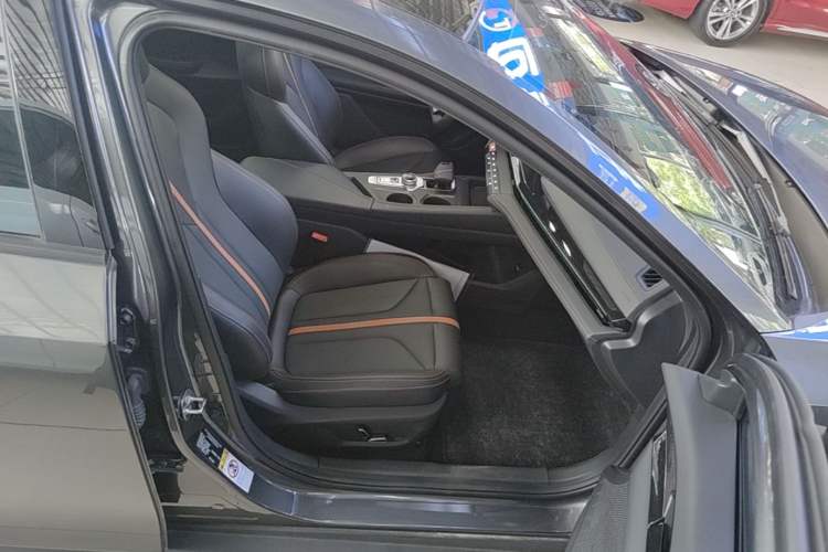 Used CHANGAN UNI-V 2025 1.5T 500Bar Prestige Version Right Front Seat