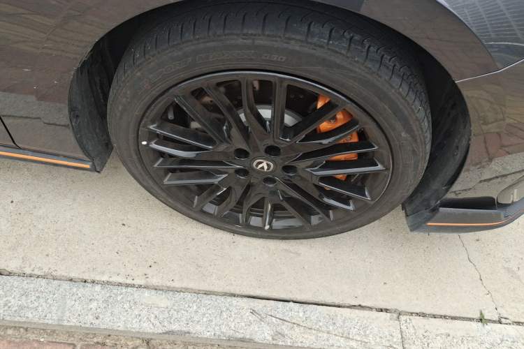 Used CHANGAN UNI-V 2025 Model Third-Generation 2.0T Dynamic Edition Right Front Wheel Hub