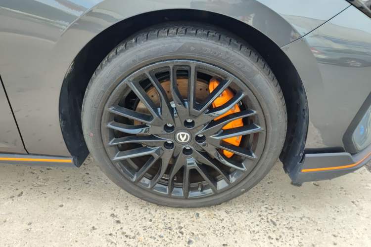 Used CHANGAN UNI-V 2025 Model Third-Generation 2.0T Dynamic Edition Right Front Wheel Hub