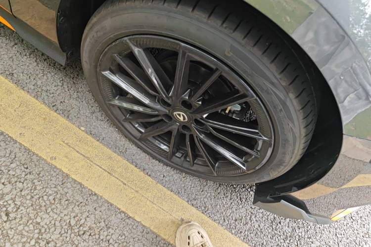 Used CHANGAN UNI-V 2025 1.5T 500Bar Prestige Sporty Version Right Front Wheel Hub