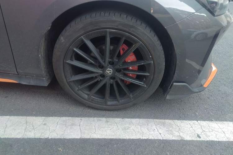 Used CHANGAN UNI-V 2025 1.5T 500Bar Prestige Sporty Version Right Front Wheel Hub