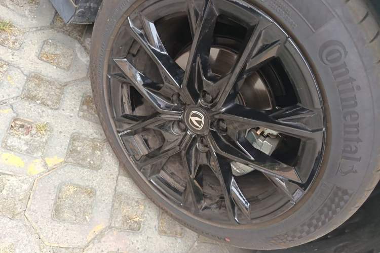 Used CHANGAN UNI-V 2025 1.5T 500Bar Prestige Version Right Front Wheel Hub