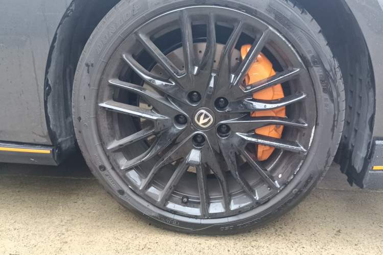 Used CHANGAN UNI-V 2025 Model Third-Generation 2.0T Dynamic Edition Right Front Wheel Hub
