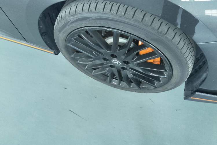 Used CHANGAN UNI-V 2025 Model Third-Generation 2.0T Dynamic Edition Right Front Wheel Hub