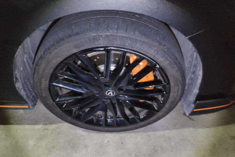 Used CHANGAN UNI-V 2025 Model Third-Generation 2.0T Dynamic Edition Right Front Wheel Hub