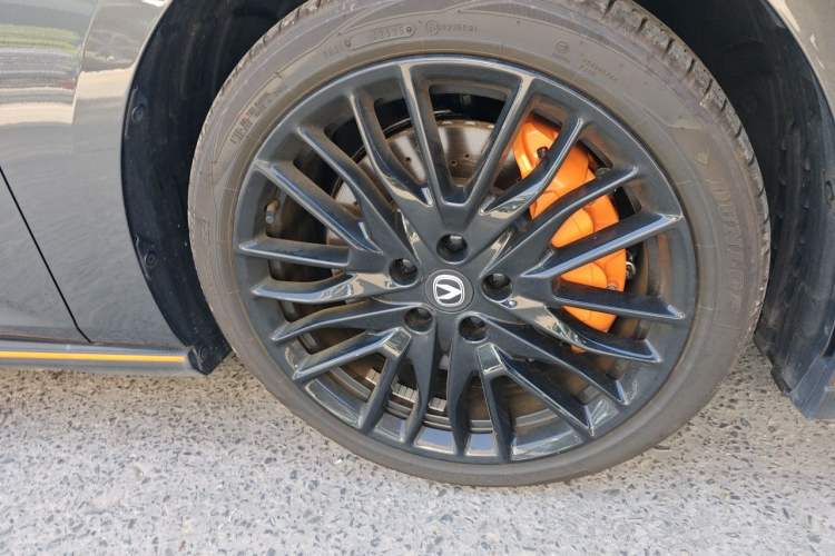 Used CHANGAN UNI-V 2025 Model Third-Generation 2.0T Dynamic Edition Right Front Wheel Hub