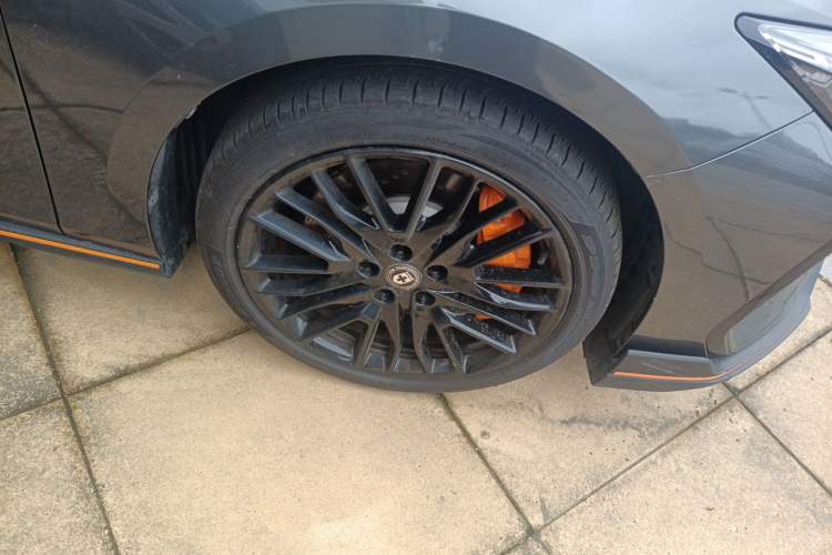 Used CHANGAN UNI-V 2025 Model Third-Generation 2.0T Dynamic Edition Right Front Wheel Hub