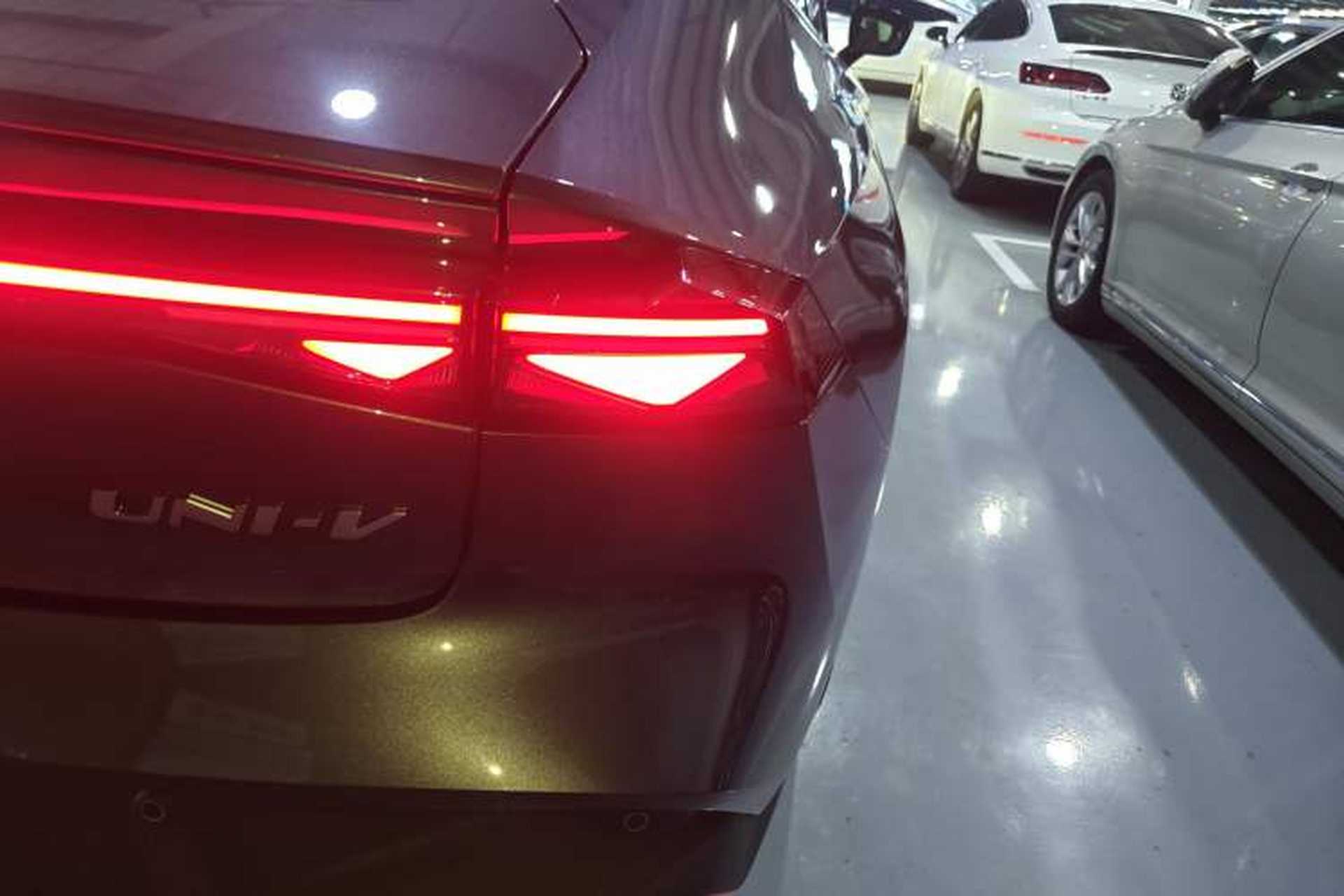 Used CHANGAN UNI-V 2025 Model Third-Generation 1.5T 500Bar Prestige Sports Edition Right Rear Taillight