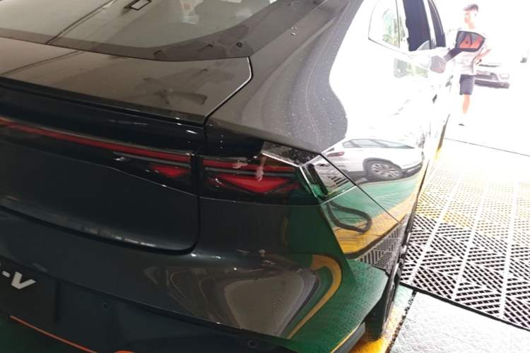 Used CHANGAN UNI-V 2025 Model Third-Generation 2.0T Dynamic Edition Right Rear Taillight