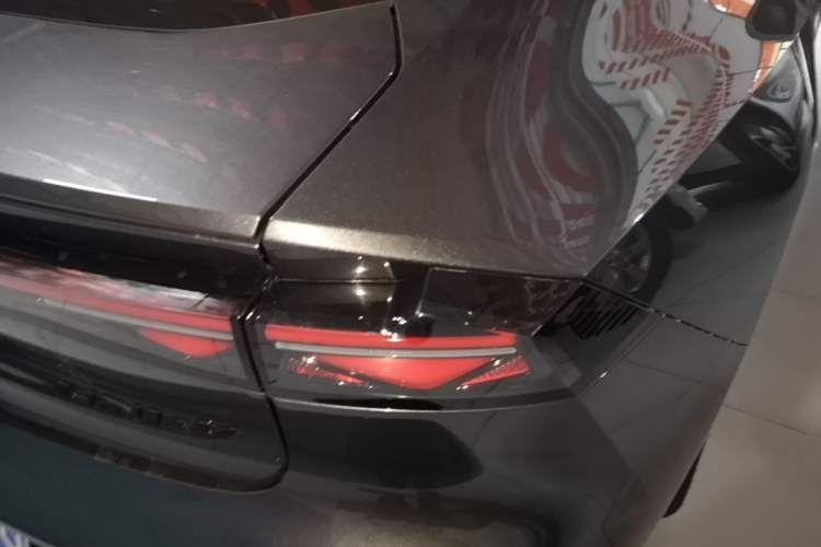 Used CHANGAN UNI-V 2025 Model Third-Generation 2.0T Dynamic Edition Right Rear Taillight