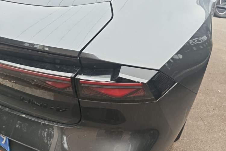 Used CHANGAN UNI-V 2025 Model Third-Generation 2.0T Dynamic Edition Right Rear Taillight