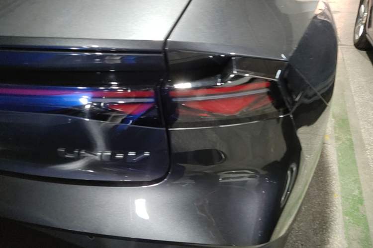 Used CHANGAN UNI-V 2025 Model Third-Generation 1.5T 500Bar Prestige Sports Edition Right Rear Taillight