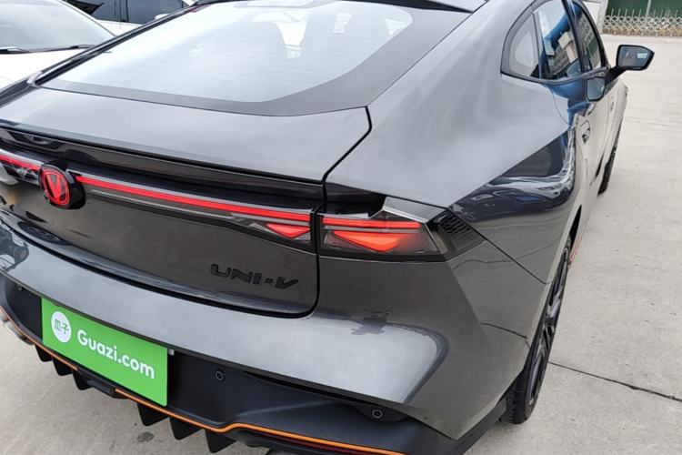 Used CHANGAN UNI-V 2025 Model Third-Generation 2.0T Dynamic Edition Right Rear Taillight