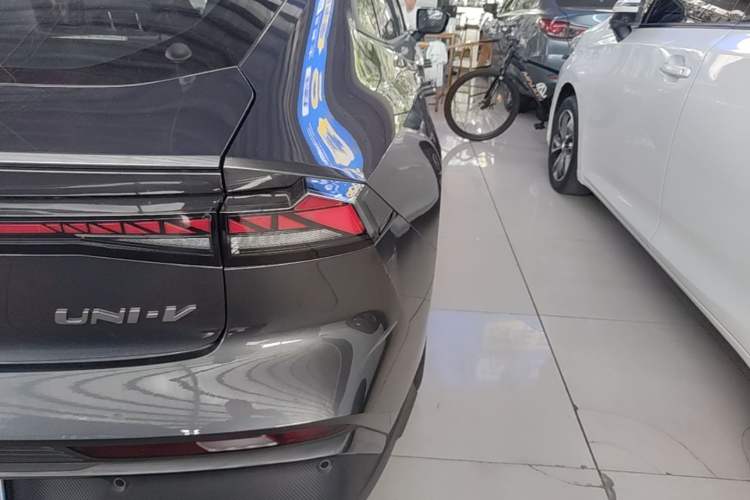 Used CHANGAN UNI-V 2025 1.5T 500Bar Prestige Version Right Rear Taillight