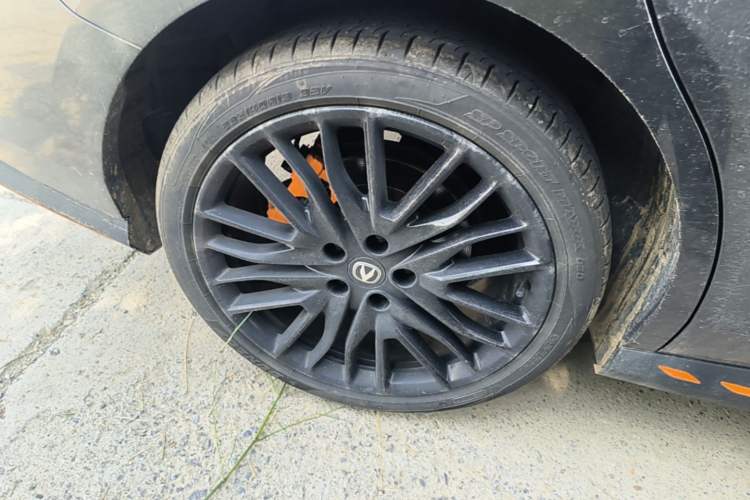 Used CHANGAN UNI-V 2025 Model Third-Generation 2.0T Dynamic Edition Right Rear Wheel Hub