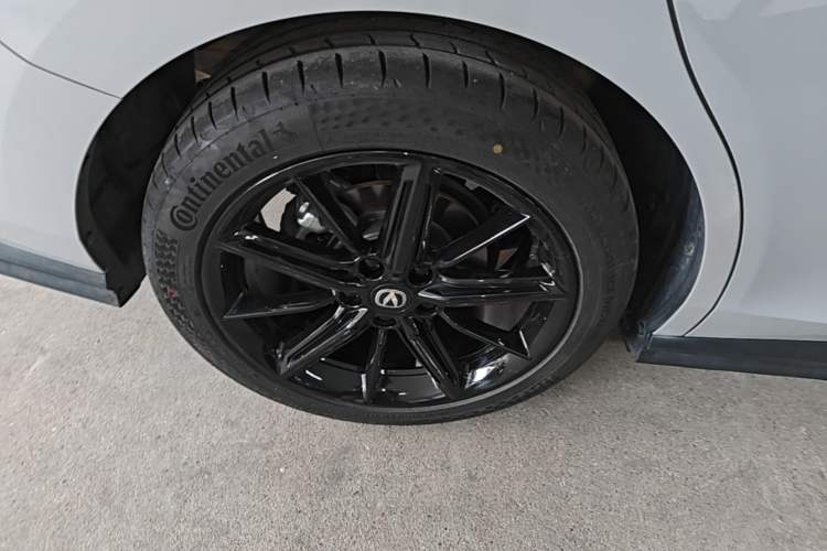 Used CHANGAN UNI-V 2025 1.5T 500Bar High-Energy Version Right Rear Wheel Hub