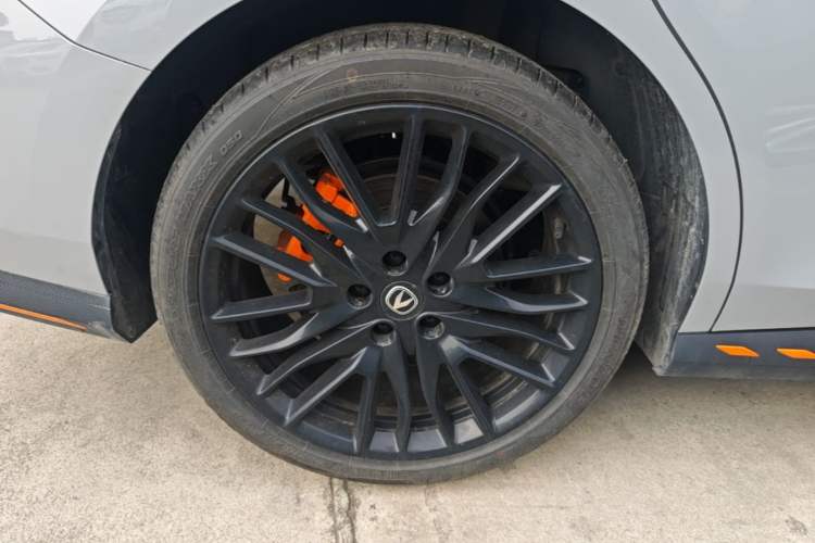 Used CHANGAN UNI-V 2025 Model Third-Generation 2.0T Dynamic Edition Right Rear Wheel Hub