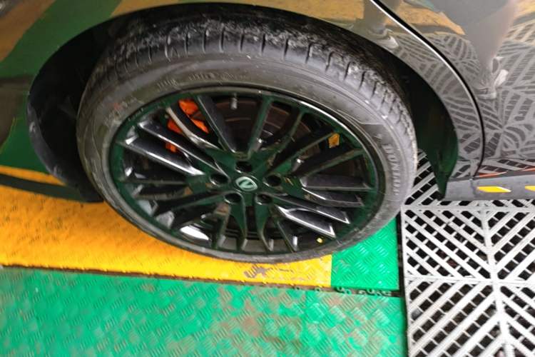 Used CHANGAN UNI-V 2025 Model Third-Generation 2.0T Dynamic Edition Right Rear Wheel Hub