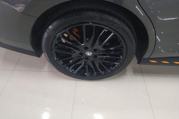 Used CHANGAN UNI-V 2025 Model Third-Generation 2.0T Dynamic Edition Right Rear Wheel Hub