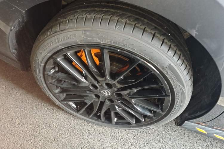 Used CHANGAN UNI-V 2025 Model Third-Generation 2.0T Dynamic Edition Right Rear Wheel Hub