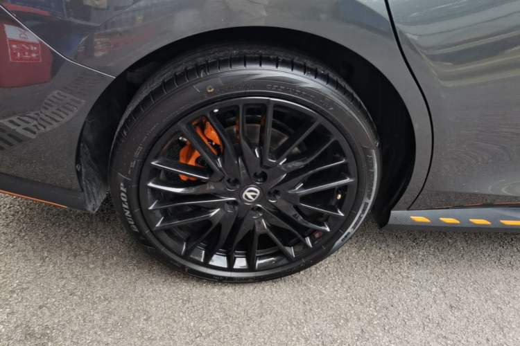 Used CHANGAN UNI-V 2025 Model Third-Generation 2.0T Dynamic Edition Right Rear Wheel Hub