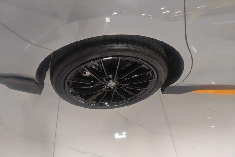 Used CHANGAN UNI-V 2025 1.5T 500Bar Prestige Sporty Version Right Rear Wheel Hub