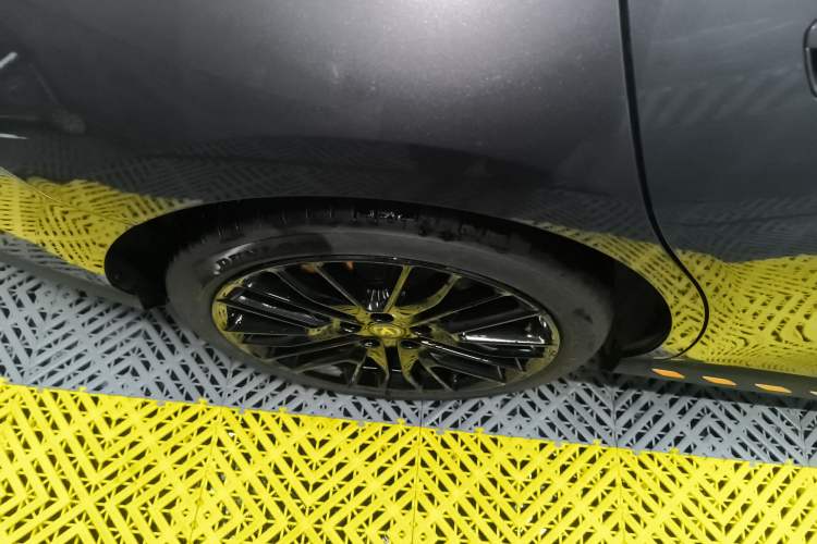 Used CHANGAN UNI-V 2025 Model Third-Generation 2.0T Dynamic Edition Right Rear Wheel Hub