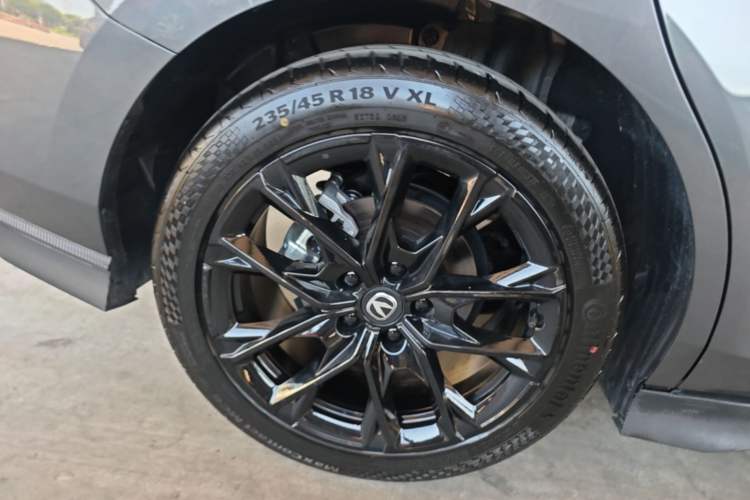 Used CHANGAN UNI-V 2025 1.5T 500Bar Prestige Version Right Rear Wheel Hub