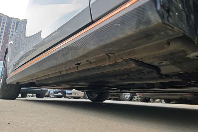 Used CHANGAN UNI-V 2025 Model Third-Generation 2.0T Dynamic Edition Right Side Sill