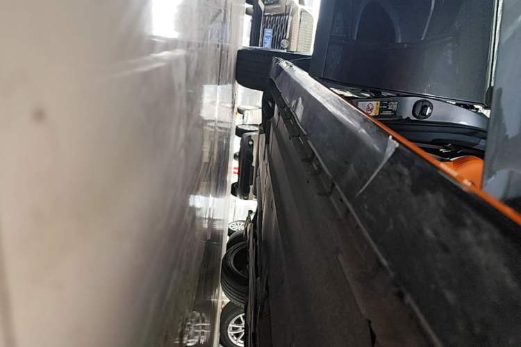Used CHANGAN UNI-V 2025 1.5T 500Bar High-Energy Sport Edition Right Side Sill