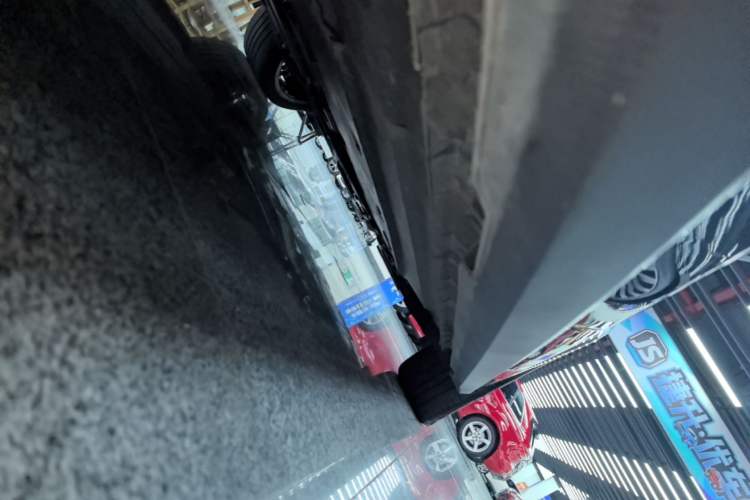 Used CHANGAN UNI-V 2025 Model Third-Generation 2.0T Dynamic Edition Right Side Sill