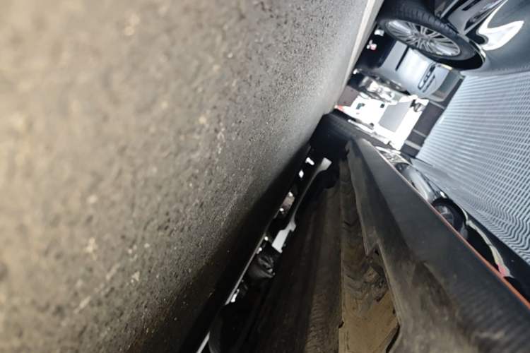 Used CHANGAN UNI-V 2025 Model Third-Generation 2.0T Dynamic Edition Right Side Sill