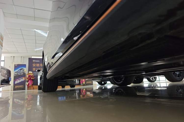 Used CHANGAN UNI-V 2025 Model Third-Generation 2.0T Dynamic Edition Right Side Sill