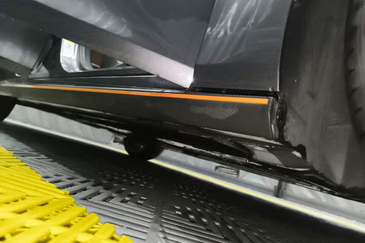 Used CHANGAN UNI-V 2025 Model Third-Generation 2.0T Dynamic Edition Right Side Sill
