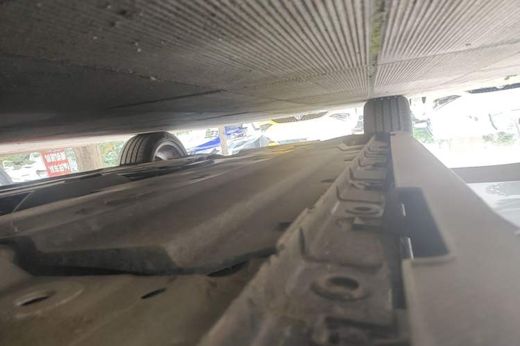 Used CHANGAN UNI-V 2025 Model Third-Generation 1.5T 500Bar Prestige Edition Right Side Sill