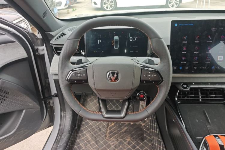 Used CHANGAN UNI-V 2025 Model Third-Generation 2.0T Dynamic Edition Steering Wheel