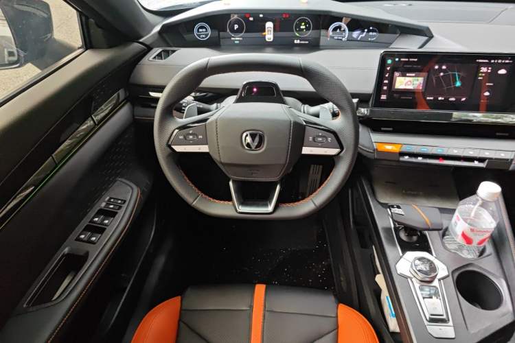 Used CHANGAN UNI-V 2025 1.5T 500Bar Prestige Sporty Version Steering Wheel
