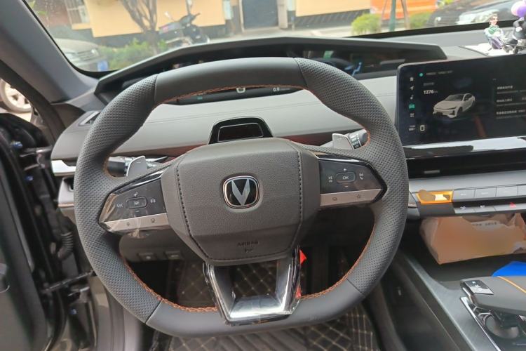Used CHANGAN UNI-V 2025 1.5T 500Bar Prestige Version Steering Wheel