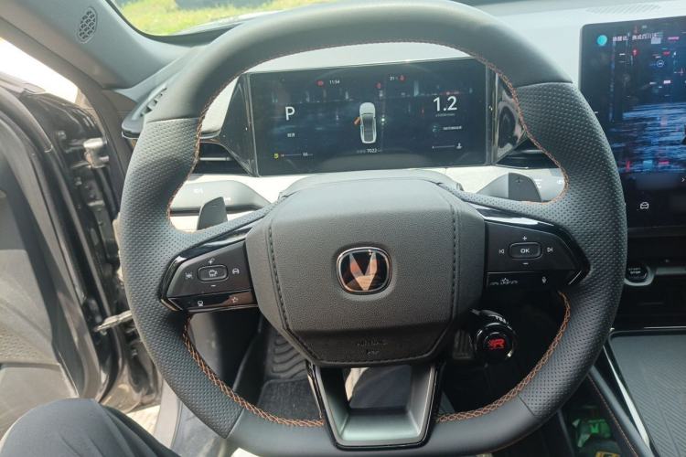 Used CHANGAN UNI-V 2025 Model Third-Generation 2.0T Dynamic Edition Steering Wheel