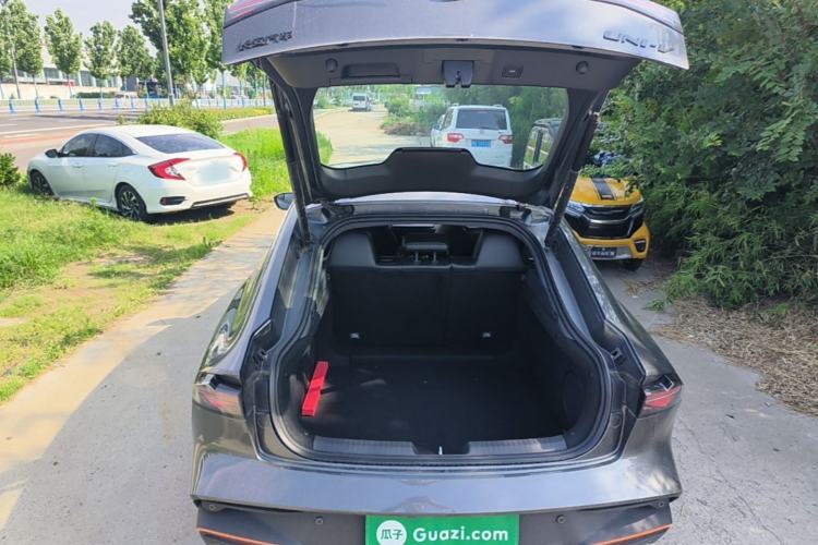 Used CHANGAN UNI-V 2025 Model Third-Generation 2.0T Dynamic Edition Trunk