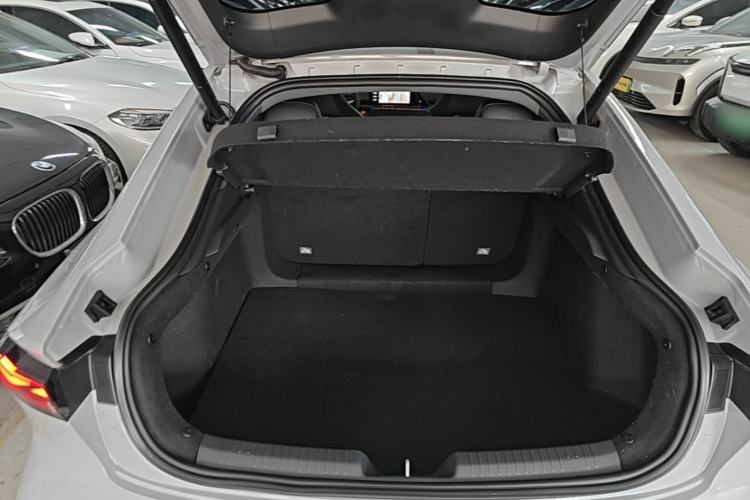 Used CHANGAN UNI-V 2025 1.5T 500Bar High-Energy Version Trunk