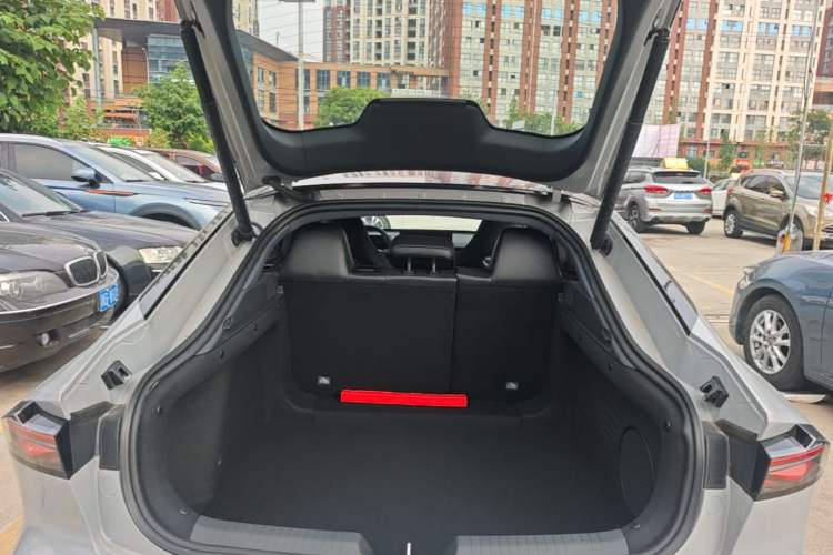 Used CHANGAN UNI-V 2025 Model Third-Generation 2.0T Dynamic Edition Trunk