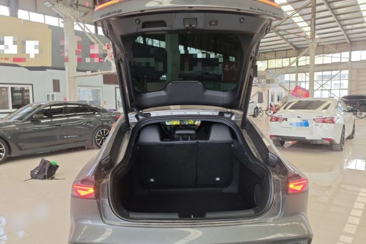 Used CHANGAN UNI-V 2025 Model Third-Generation 2.0T Dynamic Edition Trunk
