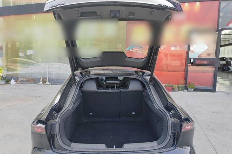 Used CHANGAN UNI-V 2025 Model Third-Generation 2.0T Dynamic Edition Trunk