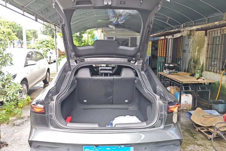 Used CHANGAN UNI-V 2025 Model Third-Generation 2.0T Dynamic Edition Trunk