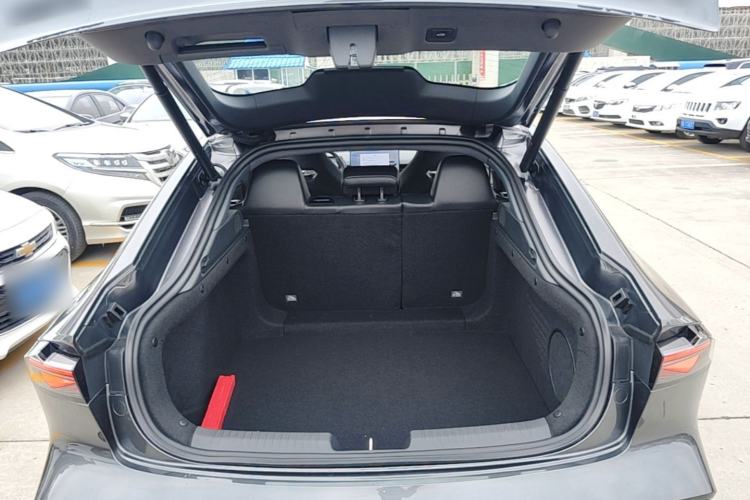 Used CHANGAN UNI-V 2025 Model Third-Generation 2.0T Dynamic Edition Trunk