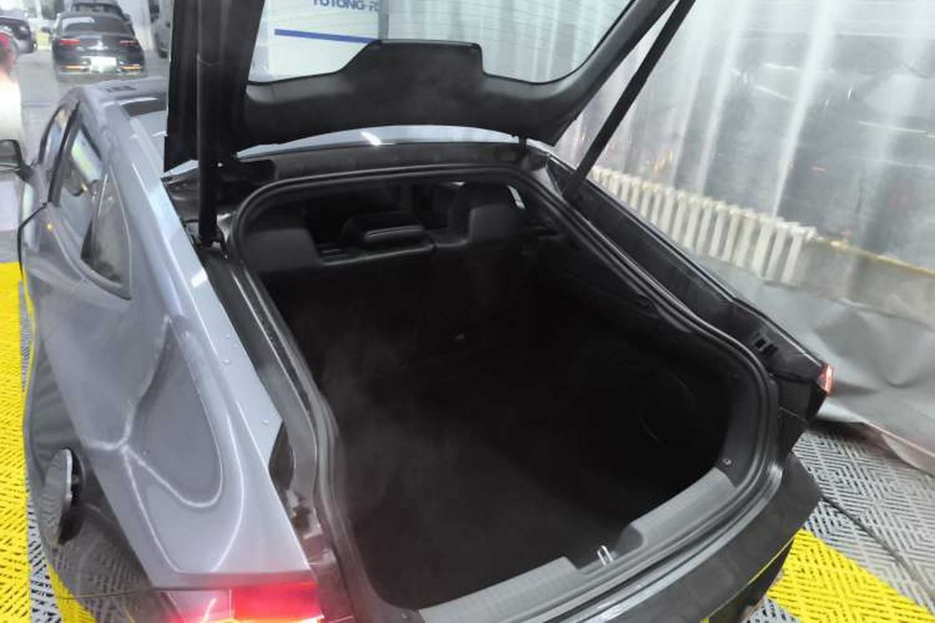 Used CHANGAN UNI-V 2025 Model Third-Generation 2.0T Dynamic Edition Trunk