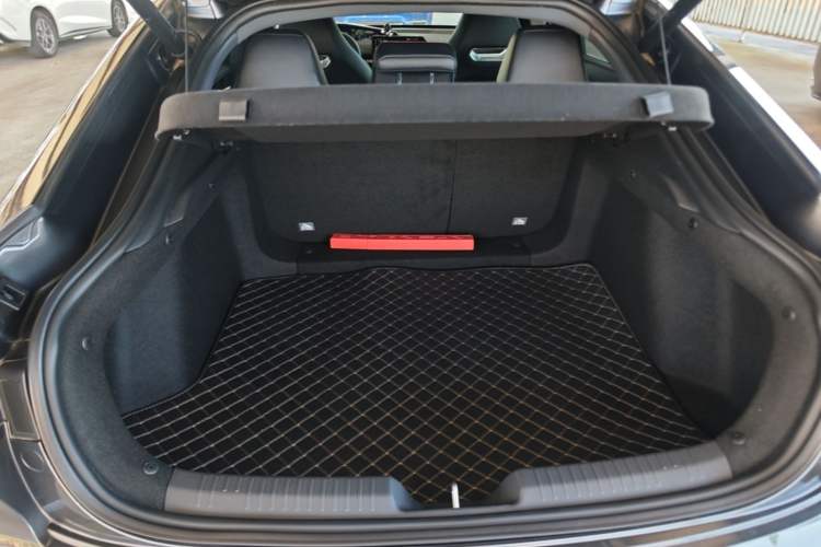 Used CHANGAN UNI-V 2025 1.5T 500Bar Prestige Version Trunk