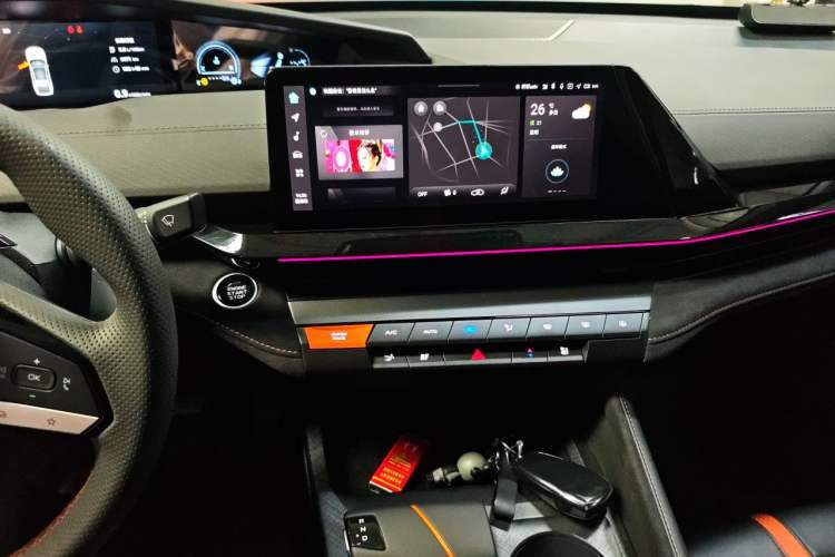 Used CHANGAN UNI-V 2025 1.5T 500Bar Prestige Sporty Version Audio And AC Panel