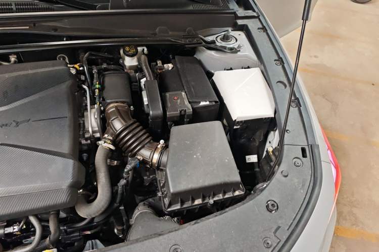 Used CHANGAN UNI-V 2025 1.5T 500Bar Prestige Sporty Version Engine Bay Left